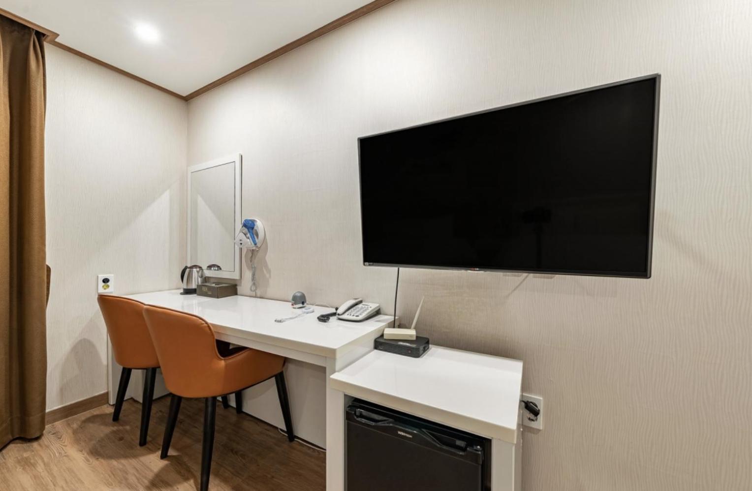 Rex Hotel Сеогвипо Екстериор снимка