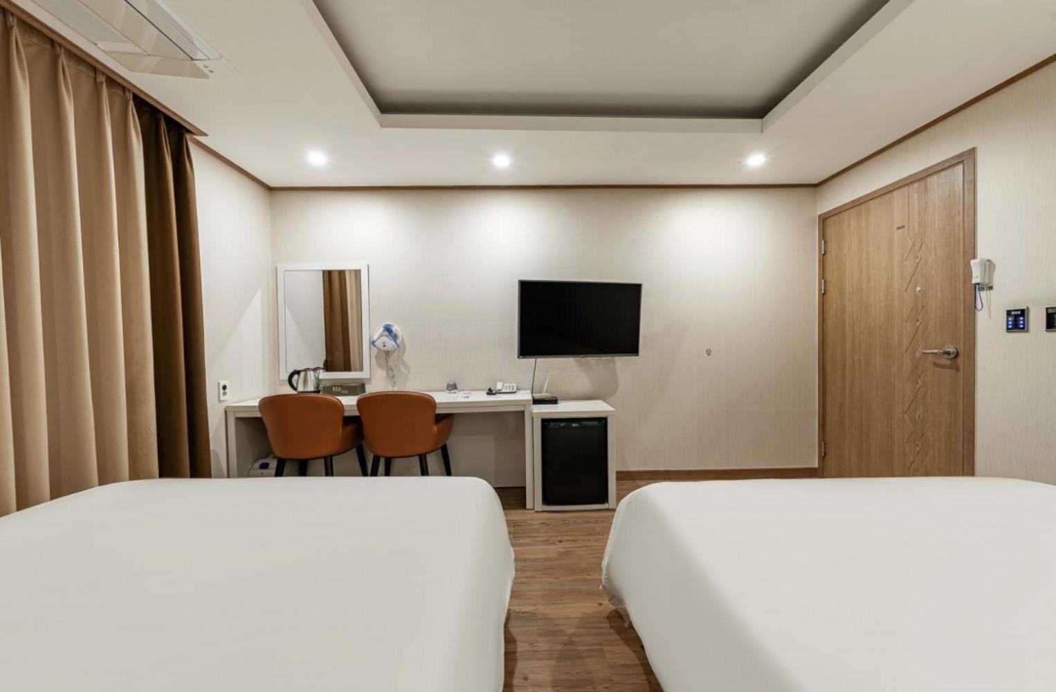 Rex Hotel Сеогвипо Екстериор снимка