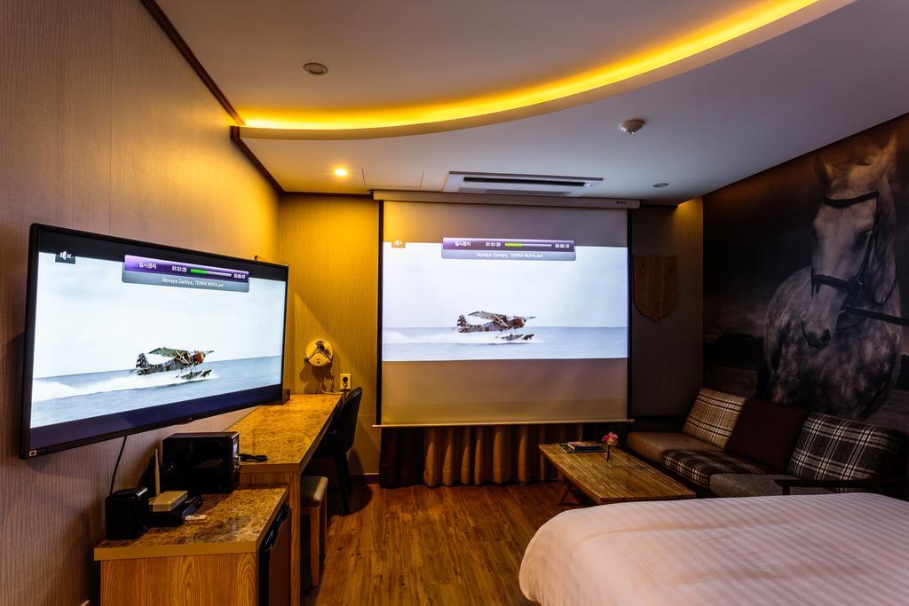 Rex Hotel Сеогвипо Екстериор снимка