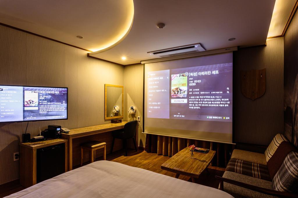 Rex Hotel Сеогвипо Екстериор снимка
