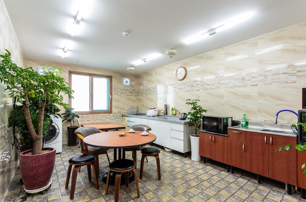 Rex Hotel Сеогвипо Екстериор снимка