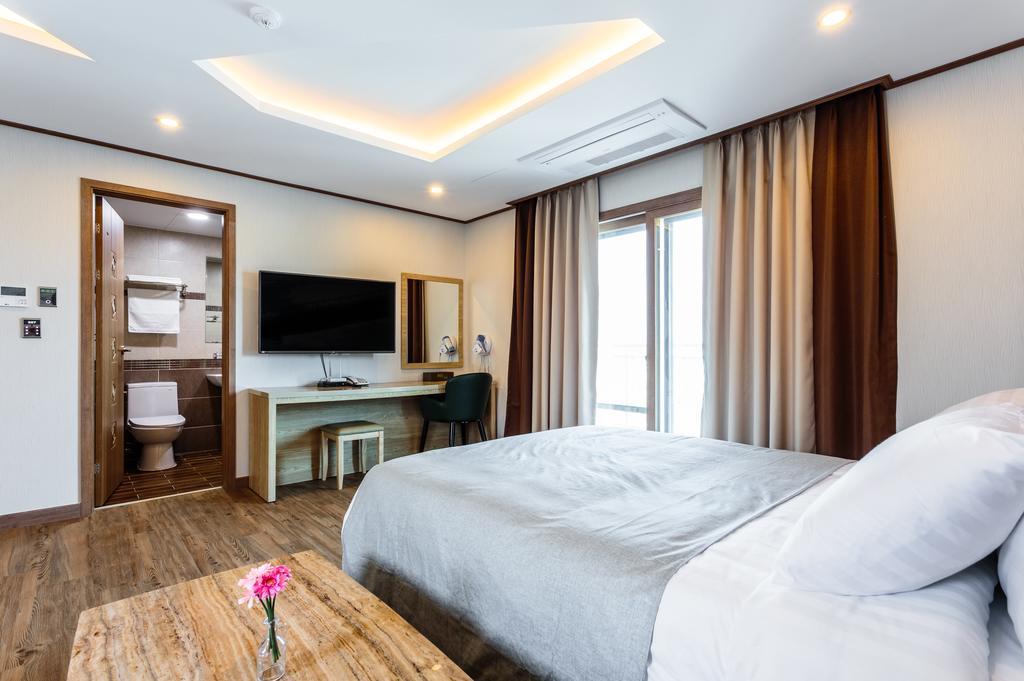 Rex Hotel Сеогвипо Екстериор снимка
